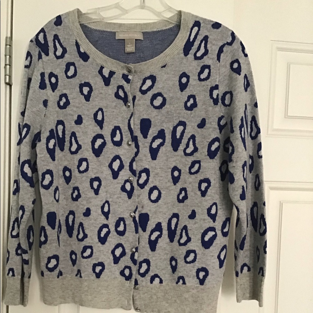 Gray long sleeve buttoned cardigan